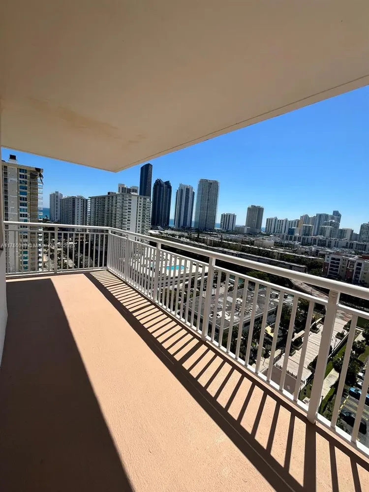 Winston Towers #1716 image #14