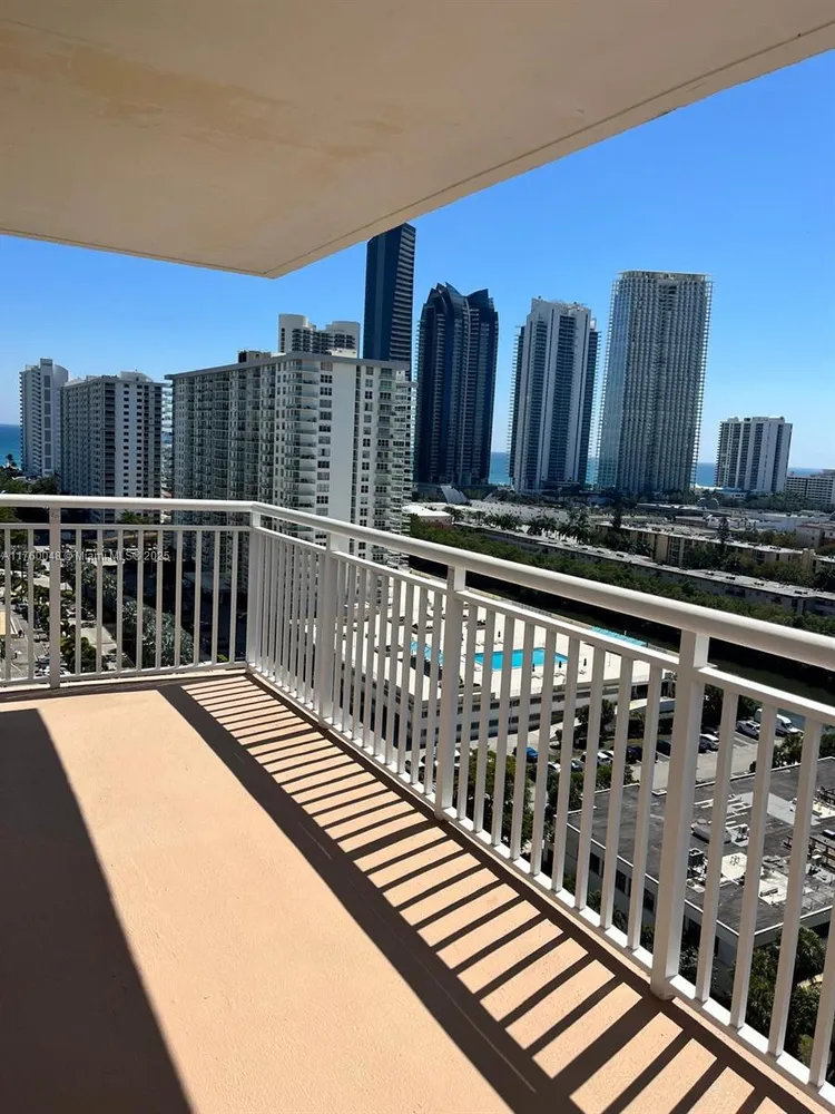 Winston Towers #1716 image #15