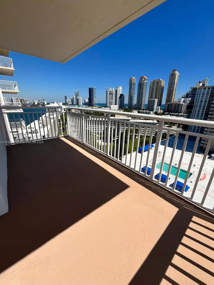 Winston Towers #1716 image #16