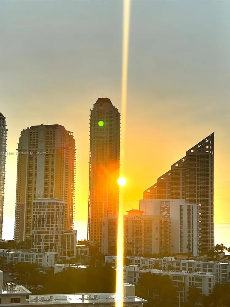 Winston Towers #1716 image #20