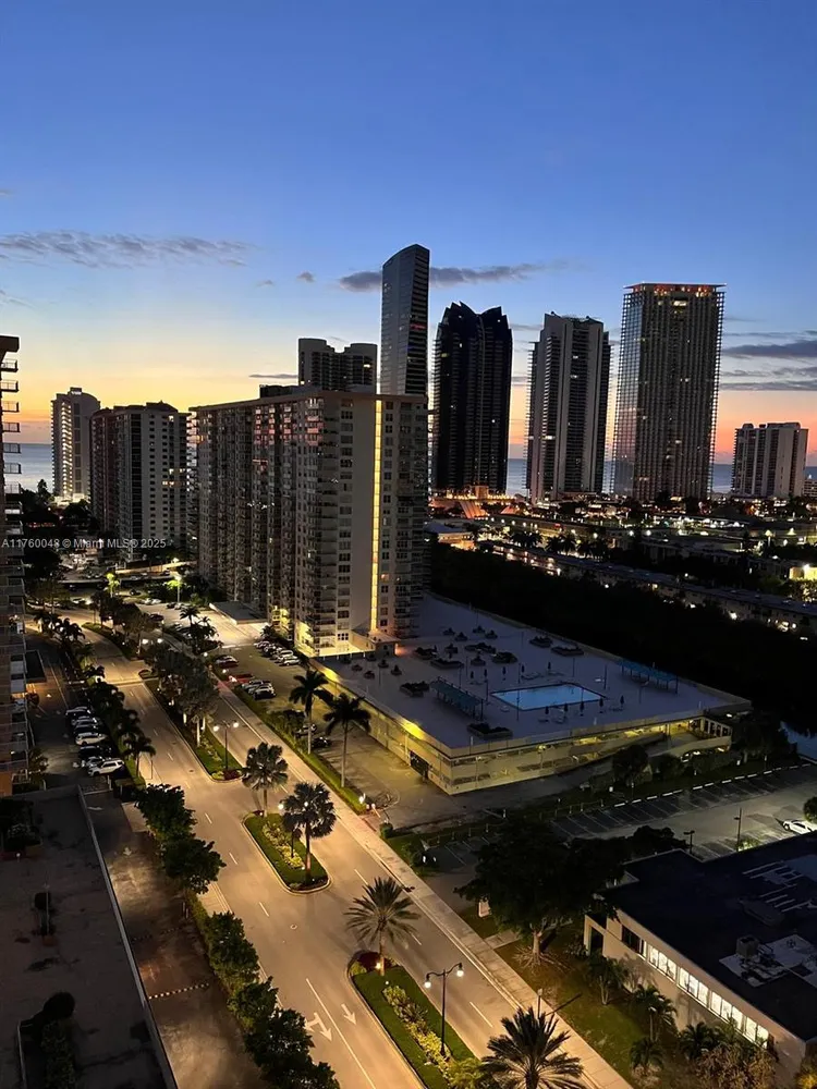 Winston Towers #1716 image #21