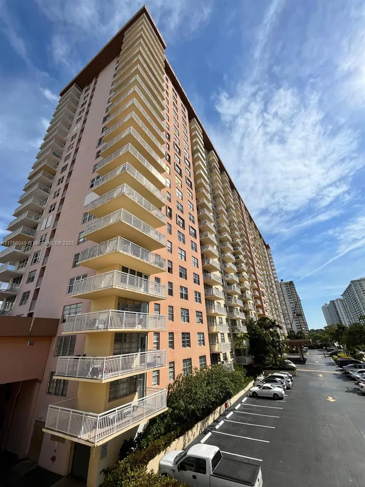 Winston Towers #1716 image #23