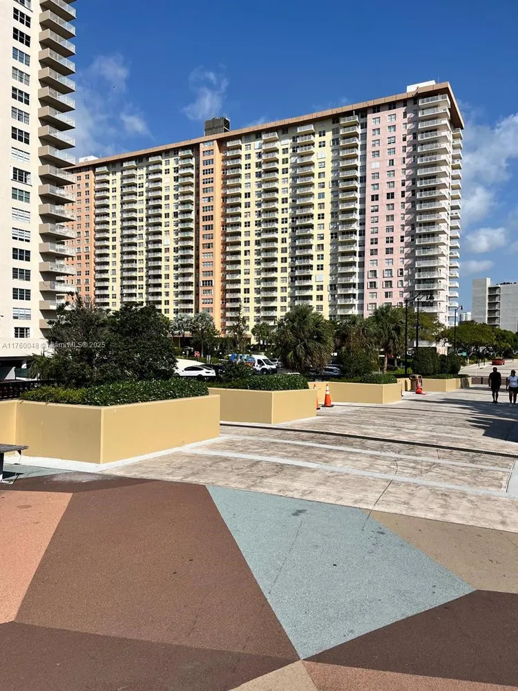 Winston Towers #1716 image #24