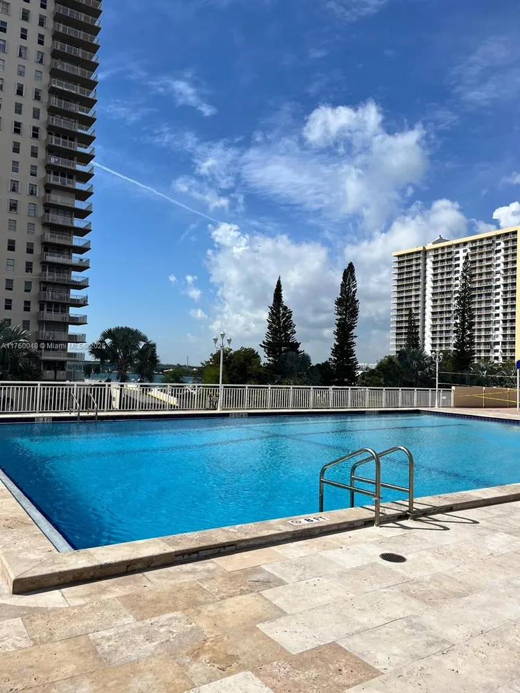 Winston Towers #1716 image #26