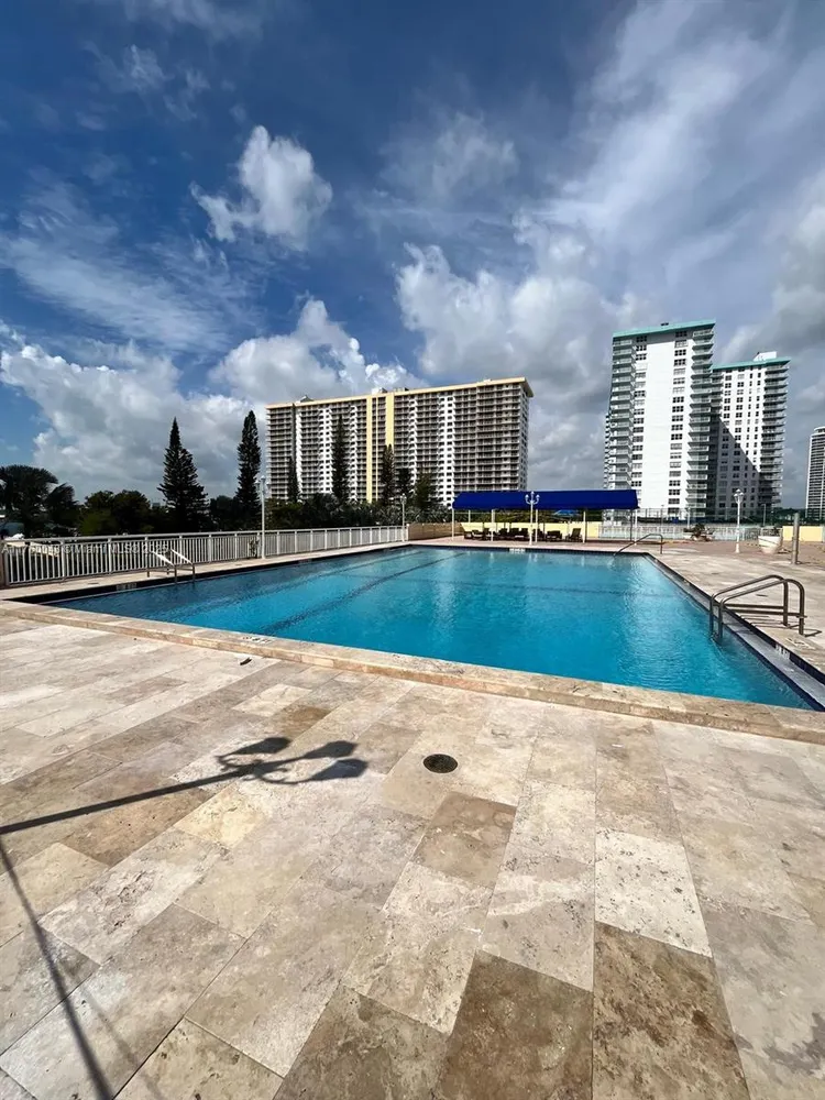 Winston Towers #1716 image #28