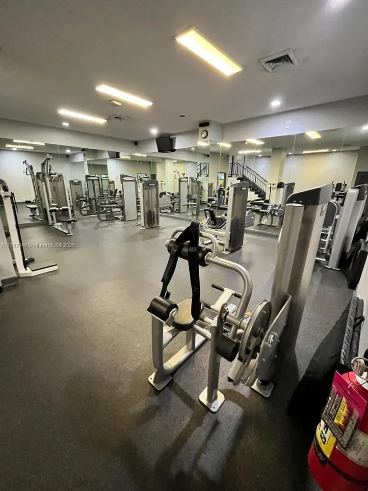 Winston Towers #1716 image #30