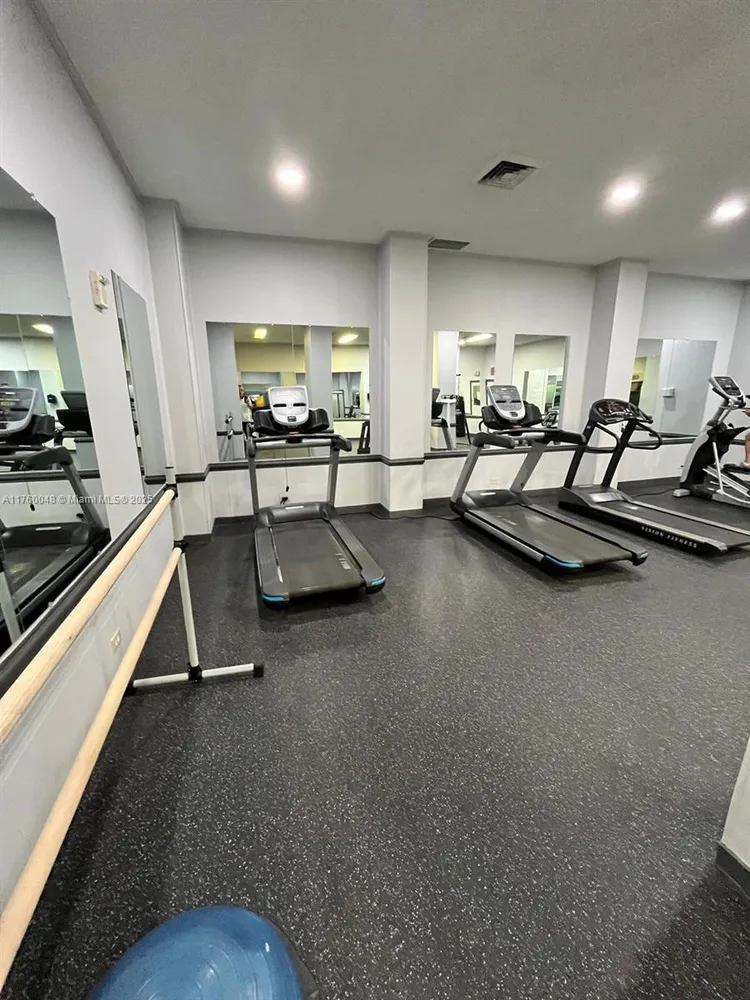 Winston Towers #1716 image #32