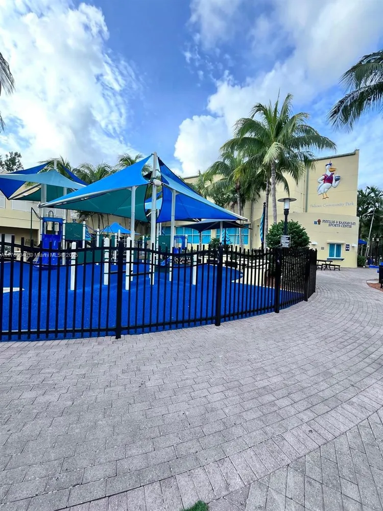 Winston Towers #1716 image #35