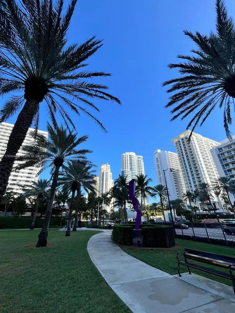 Winston Towers #1716 image #38