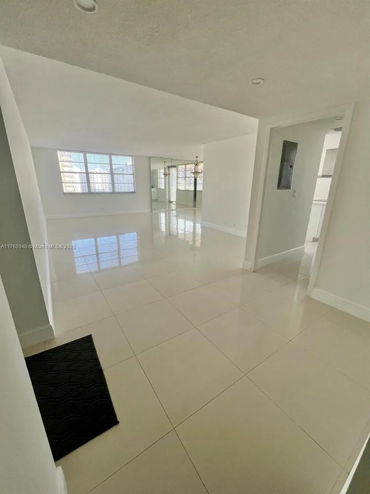 Winston Towers #1716 image #6