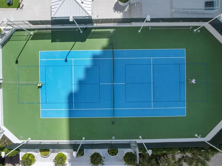 Isola #2111 image #22