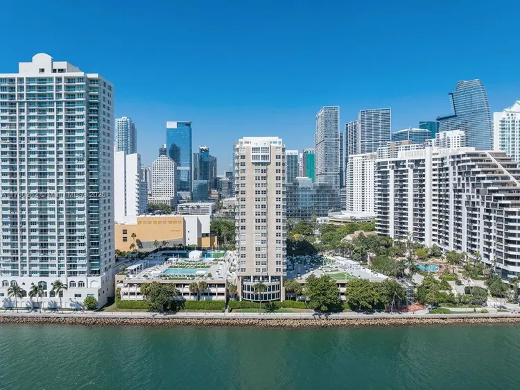 Isola #2111 image #25