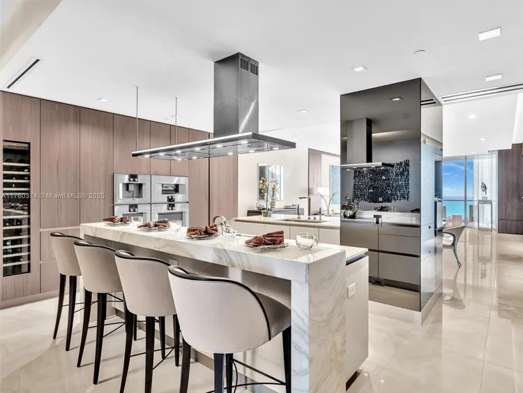 Turnberry Ocean Club Residences #4103 image #13