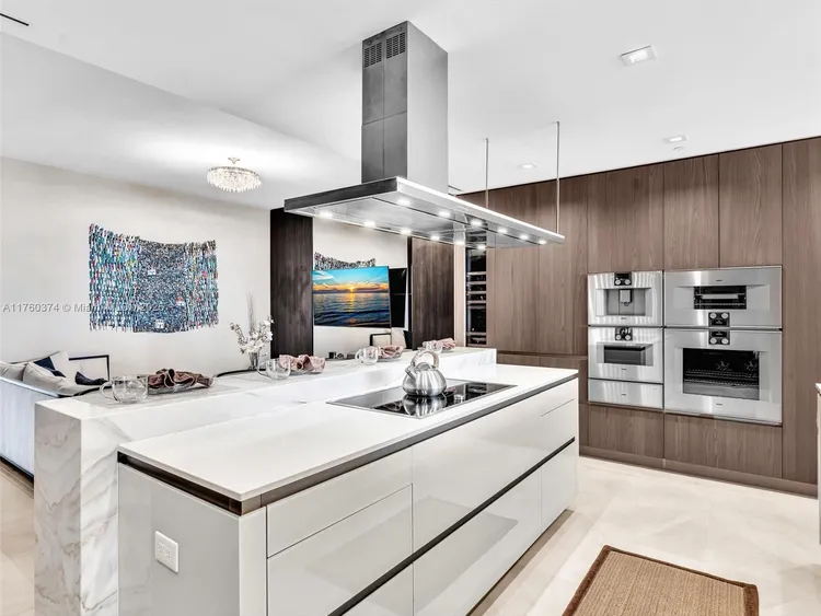 Turnberry Ocean Club Residences #4103 image #14