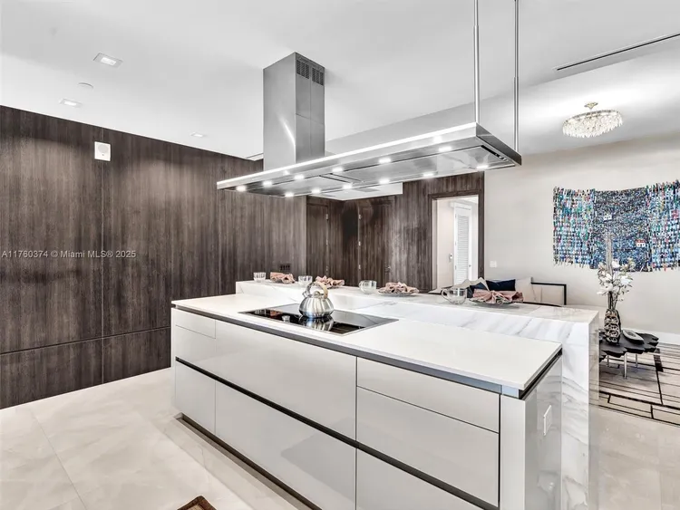 Turnberry Ocean Club Residences #4103 image #15