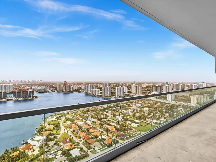 Turnberry Ocean Club Residences #4103 image #23