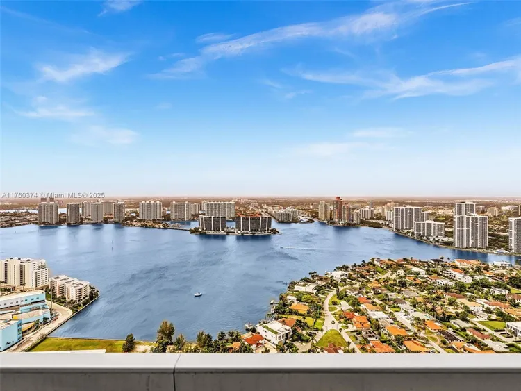 Turnberry Ocean Club Residences #4103 image #25