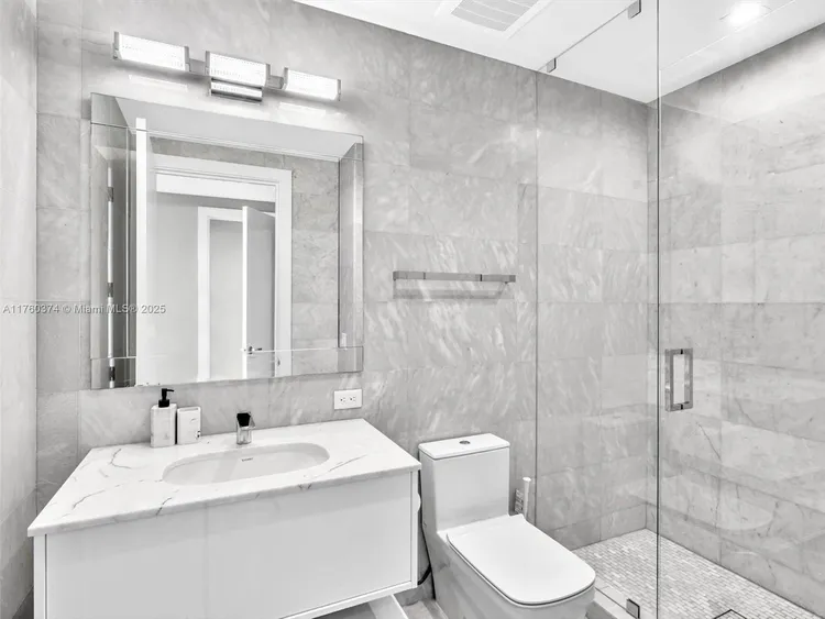 Turnberry Ocean Club Residences #4103 image #28
