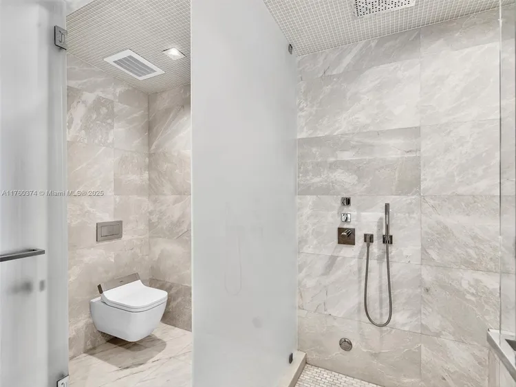 Turnberry Ocean Club Residences #4103 image #30