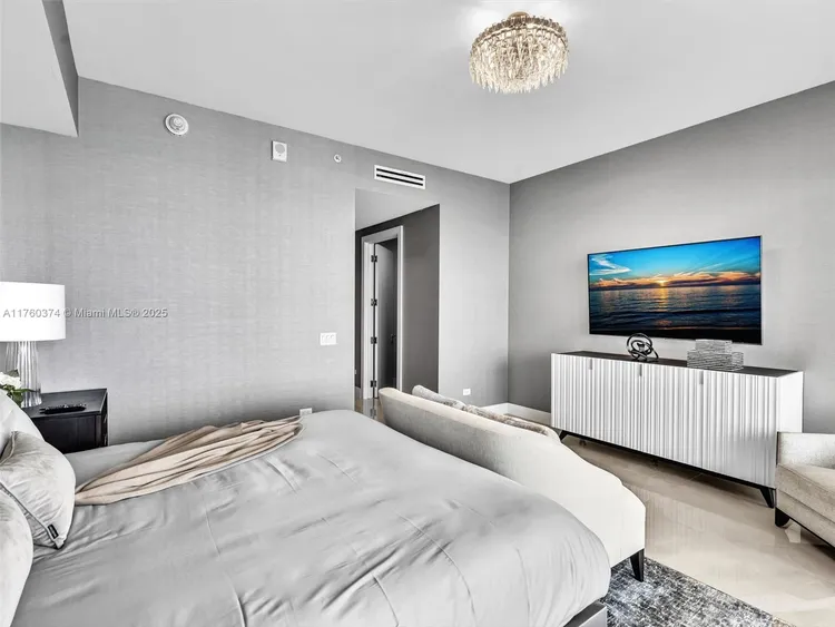 Turnberry Ocean Club Residences #4103 image #35