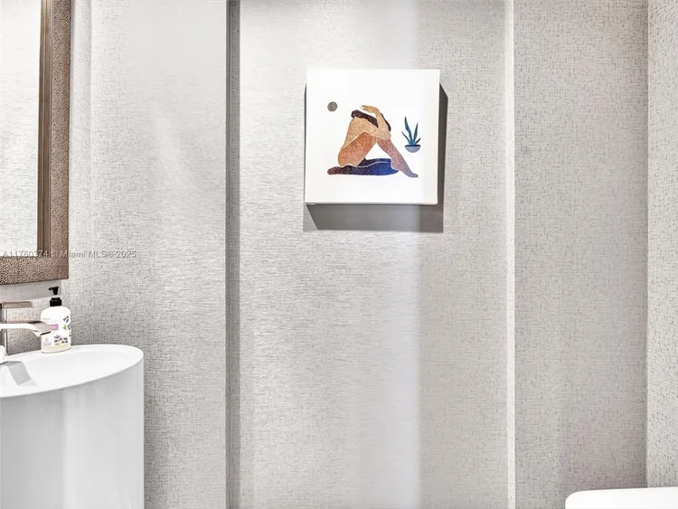 Turnberry Ocean Club Residences #4103 image #44