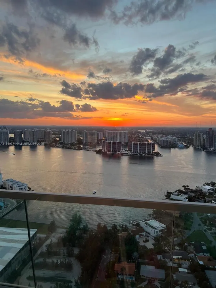 Turnberry Ocean Club Residences #4103 image #45