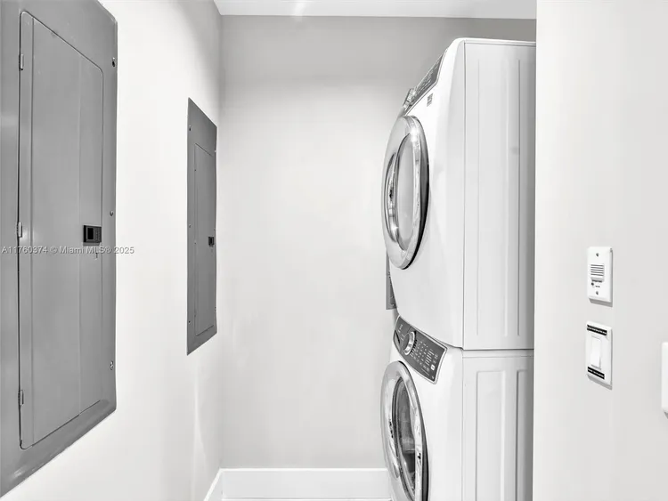 Turnberry Ocean Club Residences #4103 image #47