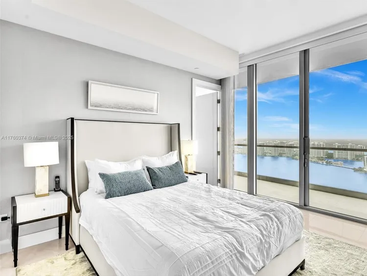 Turnberry Ocean Club Residences #4103 image #48