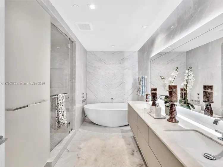 Turnberry Ocean Club Residences #4103 image #7
