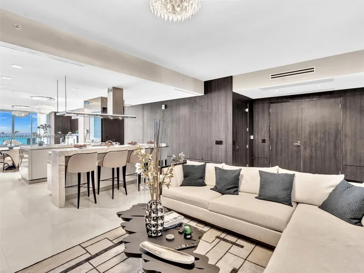Turnberry Ocean Club Residences #4103 image #8