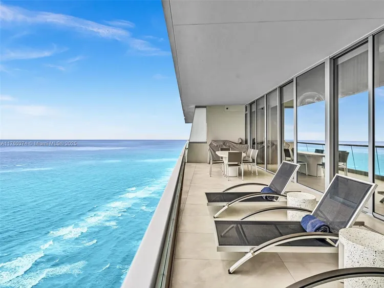 Turnberry Ocean Club Residences #4103 image #9