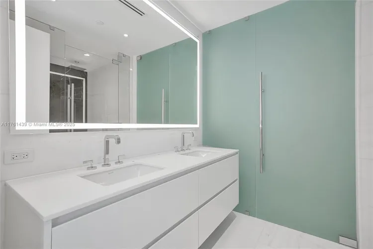 Aston Martin Residences #3405 image #23