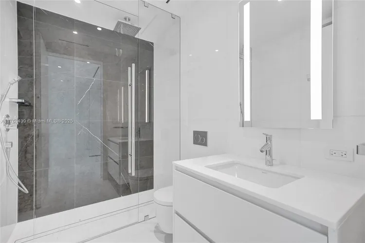 Aston Martin Residences #3405 image #39