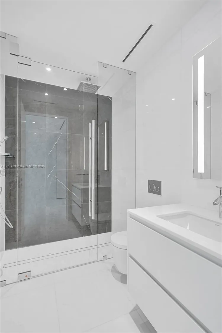 Aston Martin Residences #3405 image #40