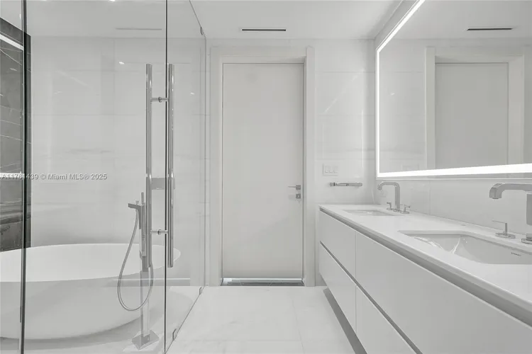 Aston Martin Residences #3405 image #47