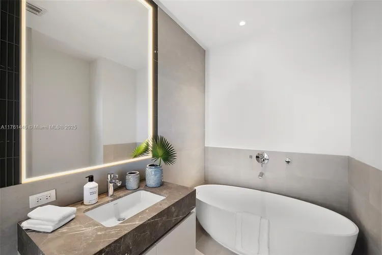 Five Park #2501 image #26