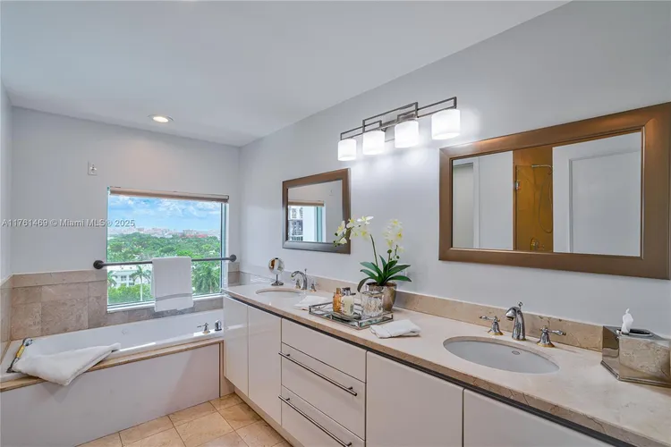 Ritz-Carlton Coconut Grove #906 image #15