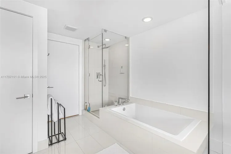 Paraiso Bay #4903 image #17