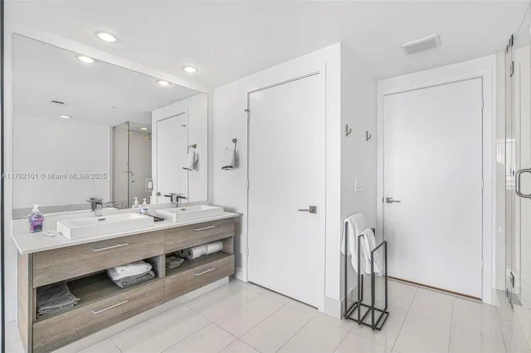 Paraiso Bay #4903 image #18