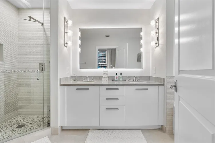 Avenue 1060 Brickell #4303 image #15