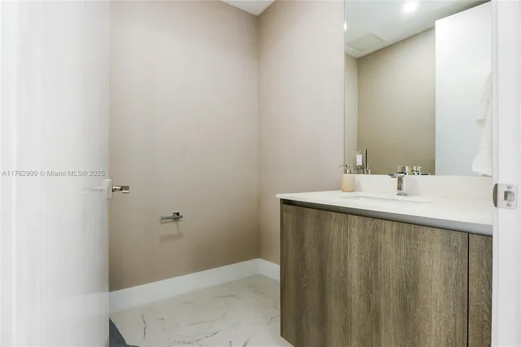 Aurora #702 image #10