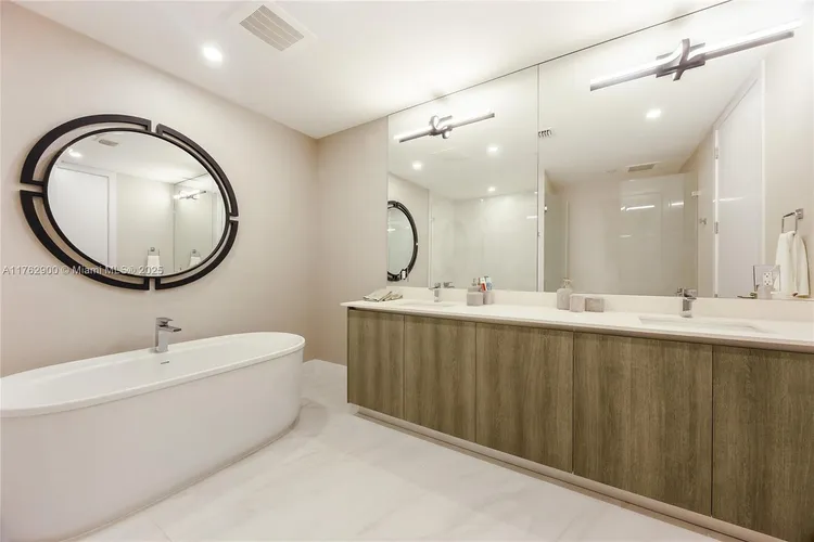 Aurora #702 image #6