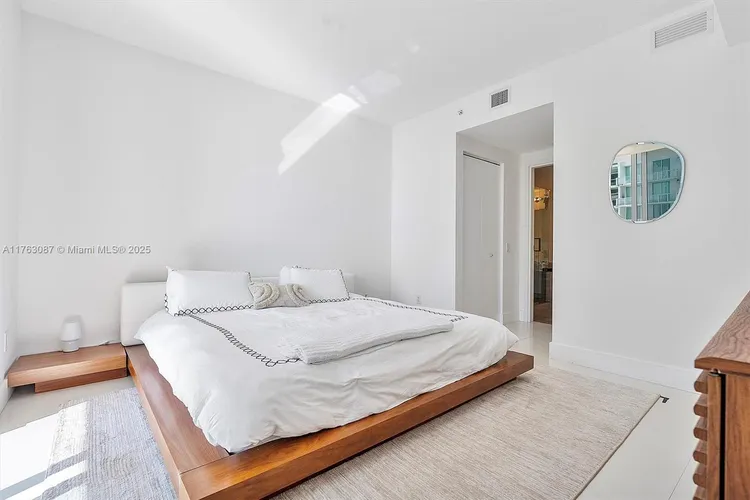 Brickell House #2404 image #12