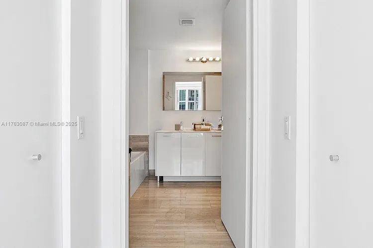 Brickell House #2404 image #13