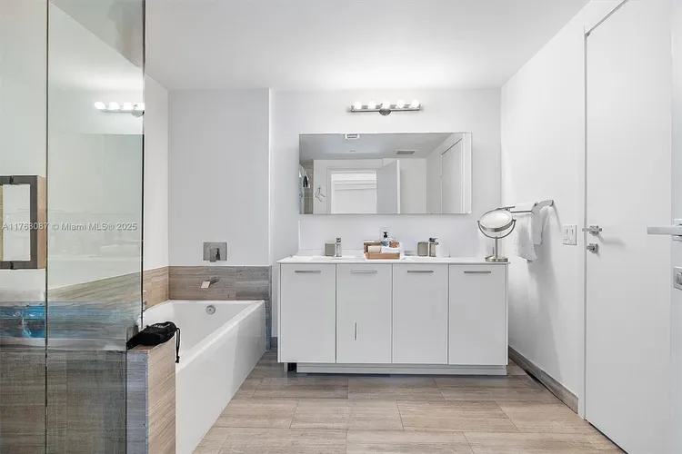 Brickell House #2404 image #14