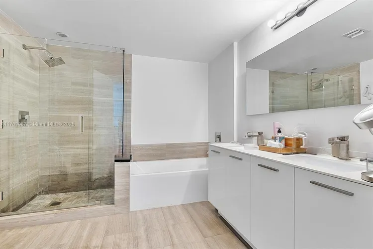 Brickell House #2404 image #15