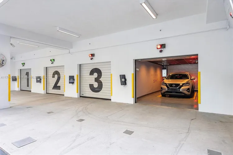 Brickell House #2404 image #32
