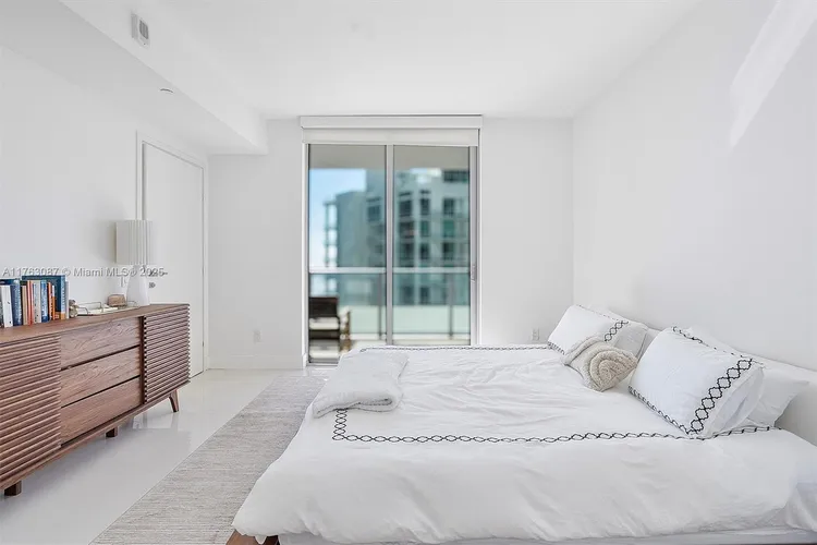 Brickell House #2404 image #9