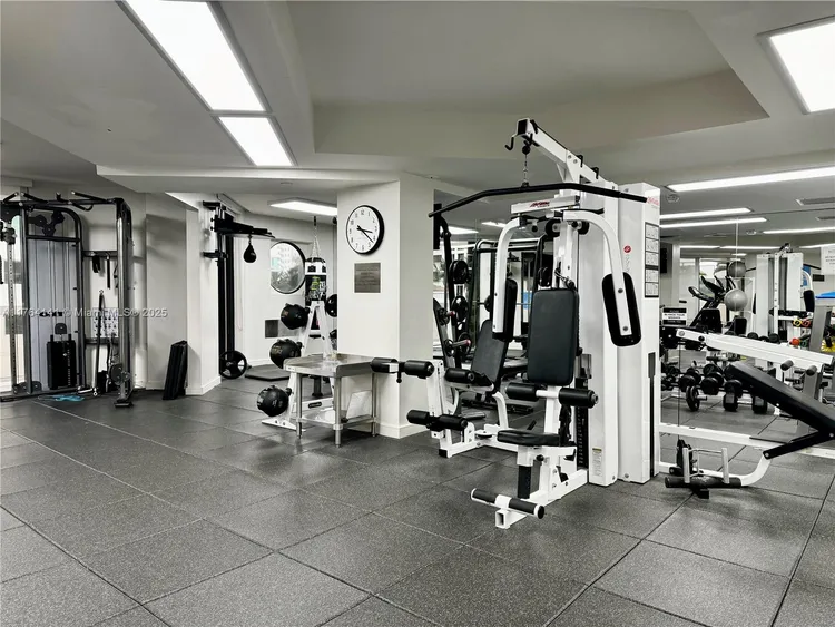 The Landmark #909 image #17