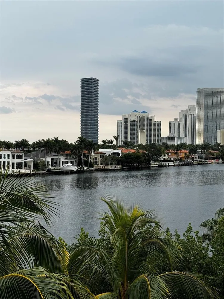 The Landmark #909 image #20